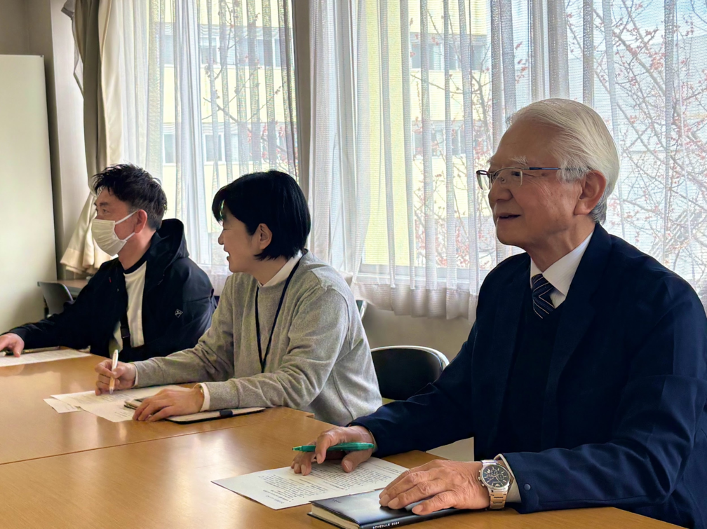 話を伺う作新学院大学様