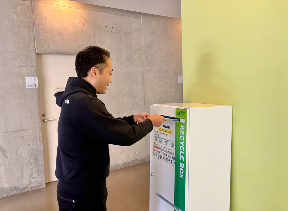 回収ボックスに投稿する姿3