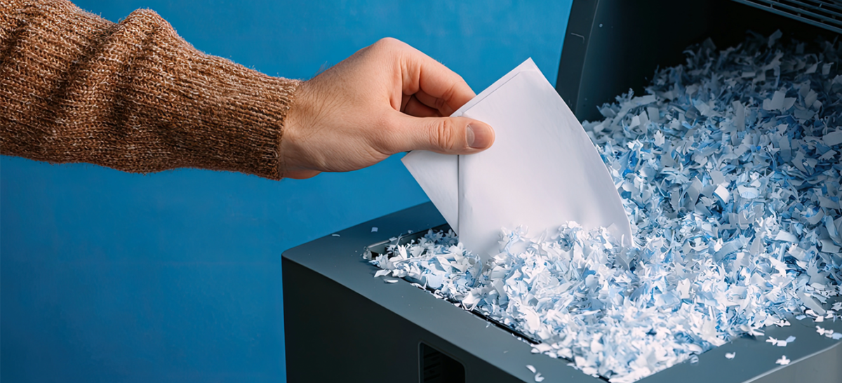 シュレッダーかける